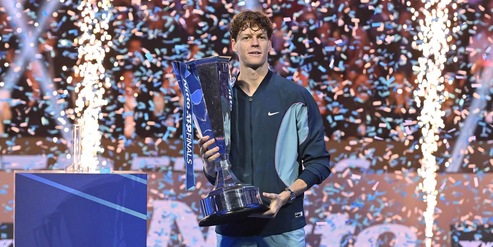 Sinner e le foto della festa a Torino: alza il trofeo delle Atp Finals!