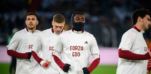 Bove, omaggio da brividi: la frase dei giocatori della Roma e cosa ha fatto la Sud