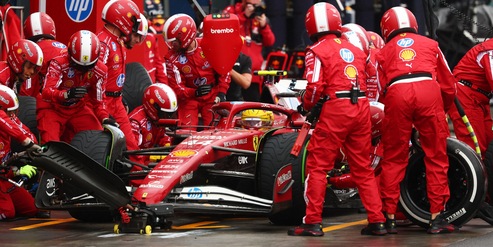 Pagelle Ferrari, è un disastro: Hamilton spaesato. Leclerc almeno ci prova, anche se...