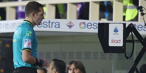 Rivoluzione Var, da domenica cambia tutto: dal maxischermo agli arbitri, tutte le novità