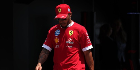 Hamilton e la Ferrari, storia di un rapporto che ancora deve ingranare. E quel paragone con Cristiano...