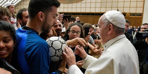 Addio Francesco, il cordoglio dello sport per il Papa tifoso