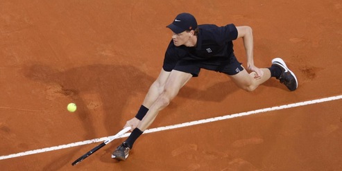 Sinner devastante contro Ruud, vittoria in due set: in semfinale agli Internazionali sfiderà Paul