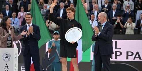 Sinner esce a testa alta dalla battaglia con Alcaraz a Roma, c'è solo un piccolo rimpianto