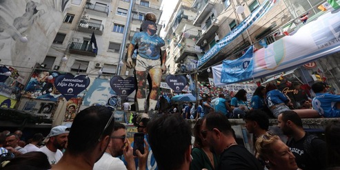 Lo spritz McTominay e l'ambo 4-23: Napoli non smette di gioire