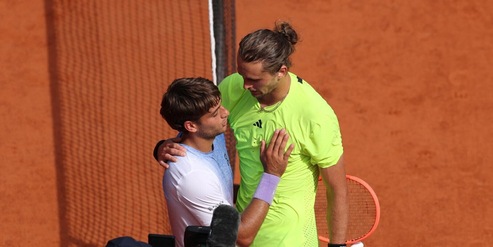 Cobolli non ce la fa: Zverev vince in due set ed è in semifinale ad Halle