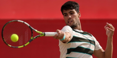 Ora Alcaraz spaventa Sinner: imbattibile sull’erba, va a caccia del numero uno