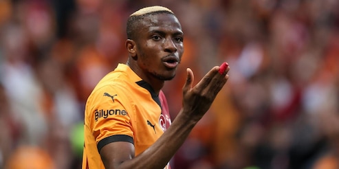 Osimhen, il Galatasaray alza l’offerta ma il Napoli non fa sconti: si tratta