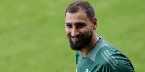 Donnarumma, che accoglienza in Nazionale. E quel lancio alla Pirlo...