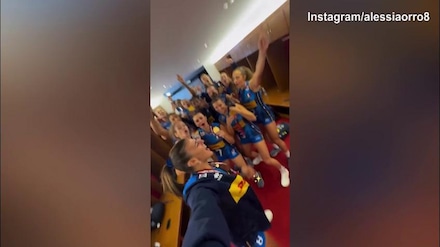 Pallavolo femminile, l'Italia è campione del mondo: nello spogliatoio è grande festa!
