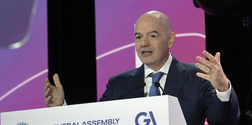 L'ultima genialata di Infantino: un altro Mondiale in inverno
