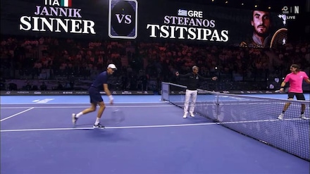 Six Kings Slam, Sinner demolisce Tsitsipas: 6-2, 6-3 per l'azzurro