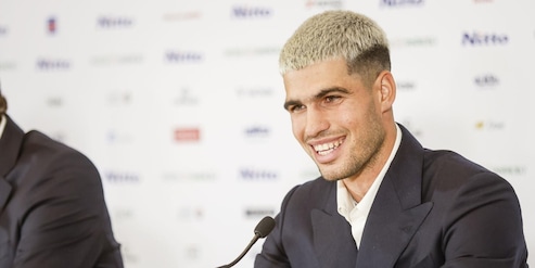 Alcaraz e la domanda dell'ex tennista russa che lo imbarazza: "Sei libero?". Risate in sala stampa