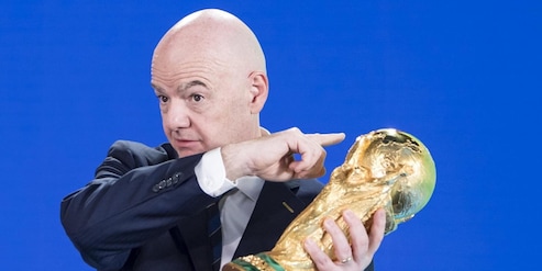 Ostaggi di Infantrump, il presidente anti-calcio