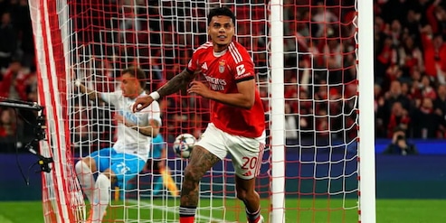 Il Napoli cade col Benfica. La Juve supera il Pafos