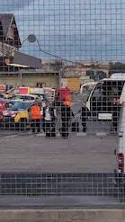 Il Napoli arriva a Capodichino: i giocatori festeggiano la Supercoppa