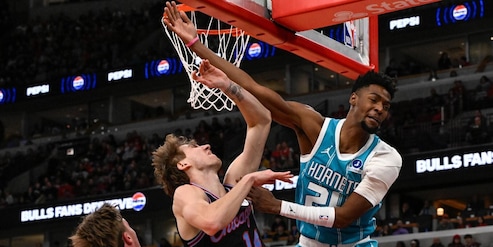 Nba, colpaccio Charlotte a Oklahoma. Phoenix ko con Houston, Boston piega Chicago