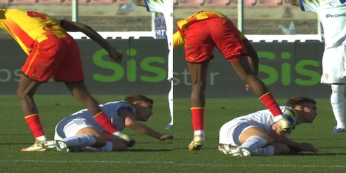 Follia Gaspar: prende a calci Pellegrino a gioco fermo. L'episodio di Lecce-Parma