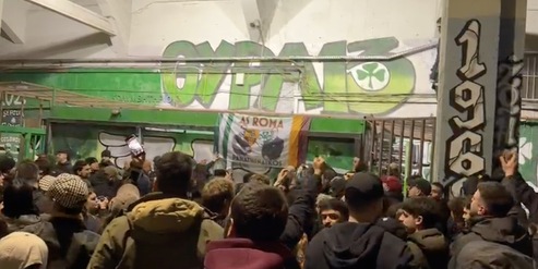 Roma, duemila tifosi ad Atene: che festa per il gemellaggio con il Panathinaikos