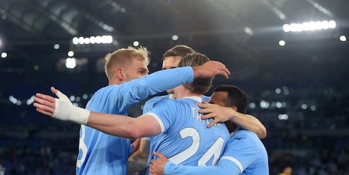 La Lazio vince all'ultimo contro il Genoa. Playoff Champions, quando giocano le italiane