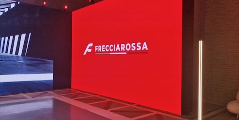 Cambia il logo Frecciarossa, svelata la nuova identità del brand