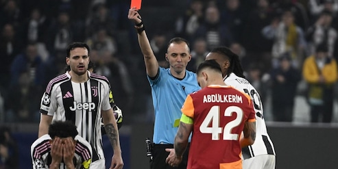 Moviola Juve-Galatasaray, Pinheiro fermo subito: la folle espulsione di Kelly