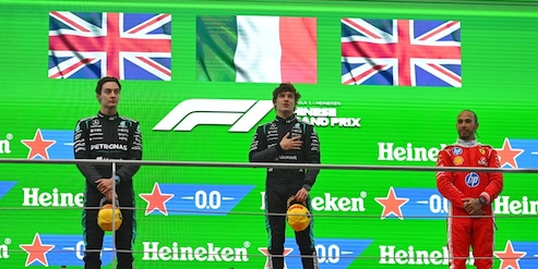 Gp Cina, trionfa Antonelli davanti a Russell! Hamilton, primo podio con la Ferrari. Leclerc chiude quarto