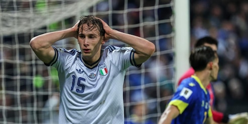 Beffa atroce, anno zero: Figc imbelle. Lega egoista, così l'Italia è colata a picco