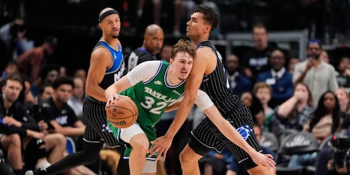 Nba, il teenager Flagg affonda i Lakers. Curry non basta a Golden State