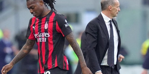 Che confusione, sarà perché Leao: lo stadio lo fischia, ma c’è chi lo difende