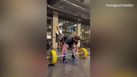 Ibra, forza pazzesca: il sollevamento pesi diventa una...banalità