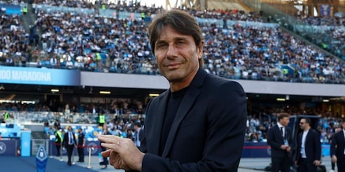 Napoli, il futuro di Conte divide la città e tiene in bilico la panchina