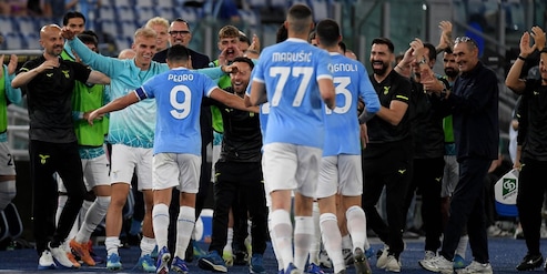 Pedro segna nell'ultima partita con la Lazio: Sarri applaude e gli corre incontro