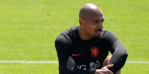 Malen, che succede: la pressione aumenta e Koeman gli piazza... un professore