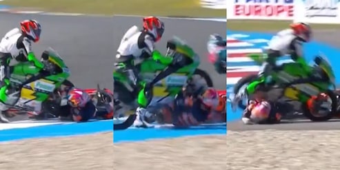 Il pilota viene investito e si rialza come nulla fosse: l'incidente in Moto3 è incredibilmente senza conseguenze