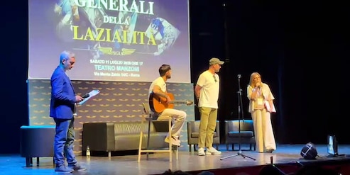 Gianmarco Dottori e Federico Scrima cantano l'inno laziale "Sto qua per te"