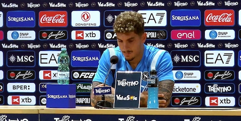 Di Lorenzo: "Mi piacerebbe rimanere a vita al Napoli"