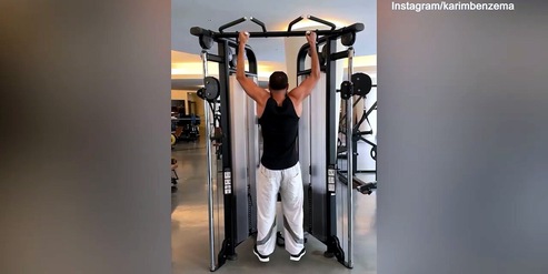 Benzema, allenamento a ritmo di musica
