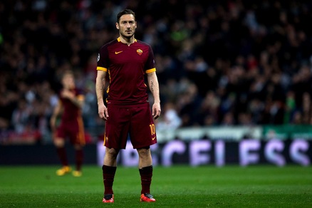 Serie A Roma, Totti deve giocare il derby contro la Lazio?