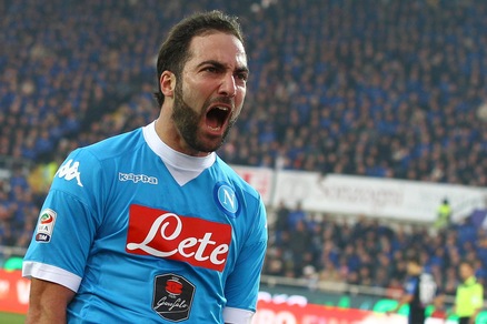Calciomercato Napoli, pronto l'aumento per Higuain: da 6 a 8 milioni