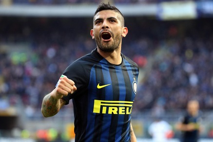Ufficiale, l'Inter annuncia: «Banega torna al Siviglia»