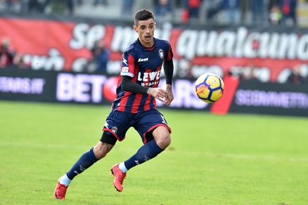 L'Ascoli riporta Stoian in Italia: l'ex Crotone vestirà la numero 8