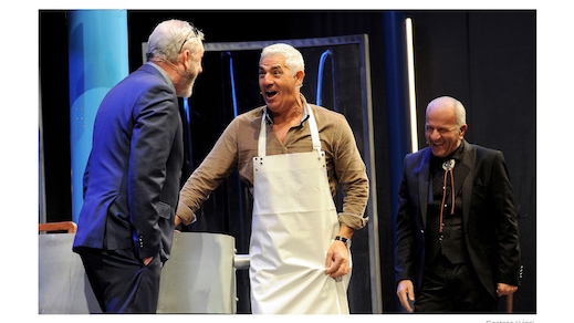 Biagio Izzo sul palco con I fiori del latte