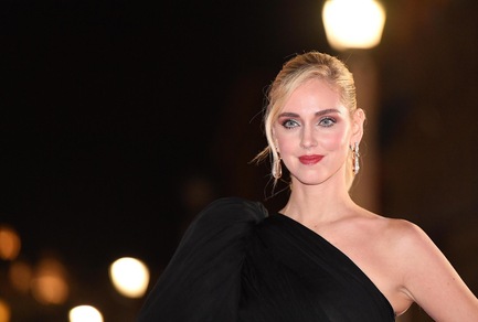 Chiara Ferragni mostra il piercing sul seno