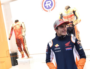 MotoGp: Marquez festeggia a Cervera con i suoi tifosi