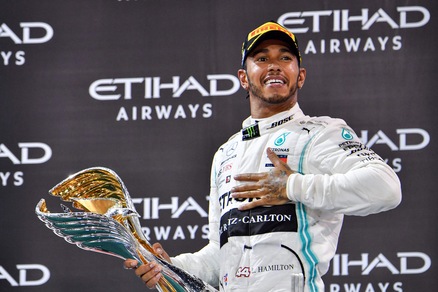 Hamilton: "Mi mancano troppo i messaggi di Lauda"