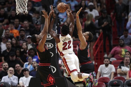 Nba, Miami non si ferma più. Sprofondano i Knicks, bene Sixers e Hornets