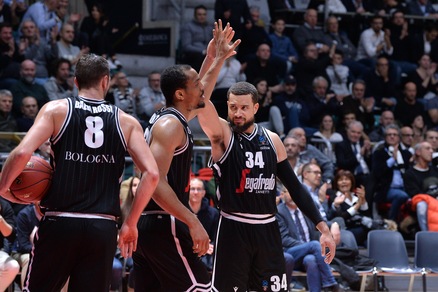 Eurocup, la Virtus Bologna batte Promitheas 88-75. Vittoria anche per Trento