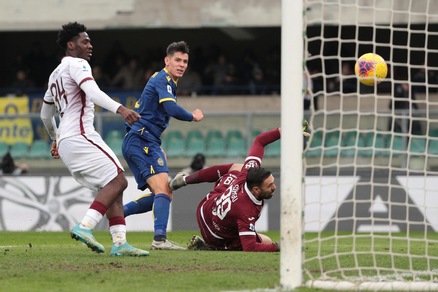 Pazza gara tra Verona e Torino: da 0-3 a 3-3 nel secondo tempo