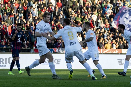 Strizzolo abbatte il Cosenza: il Pordenone vince 2-1. Cremonese-Perugia 2-1